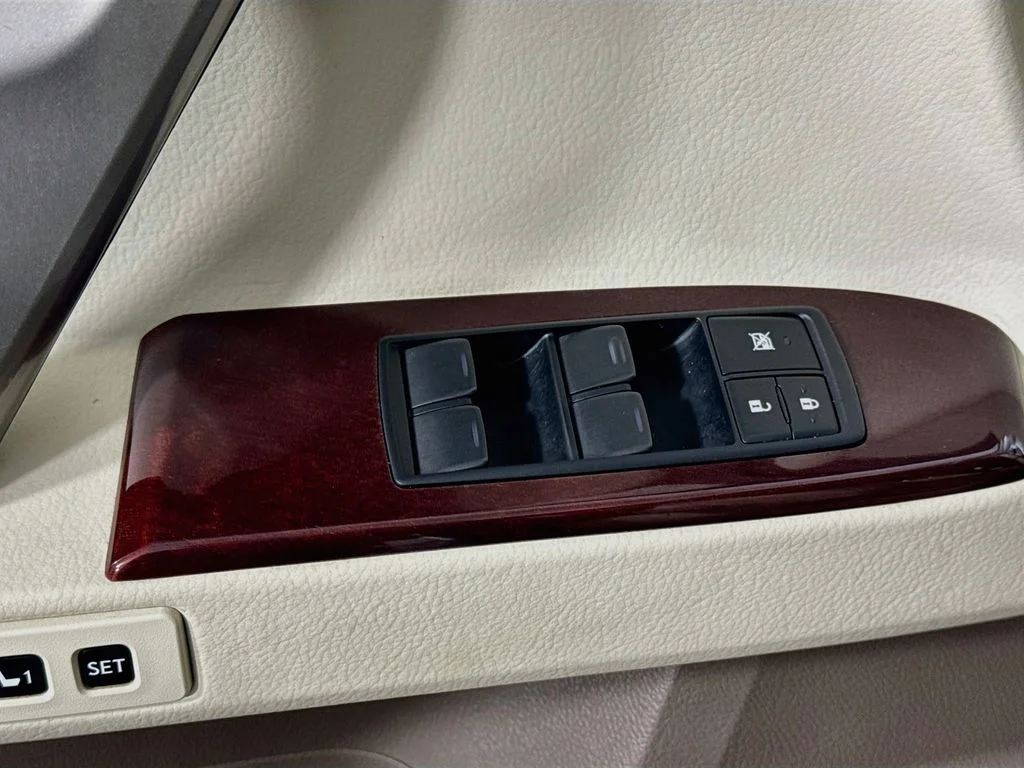 Used 2018 Silver Lexus 460 image 23
