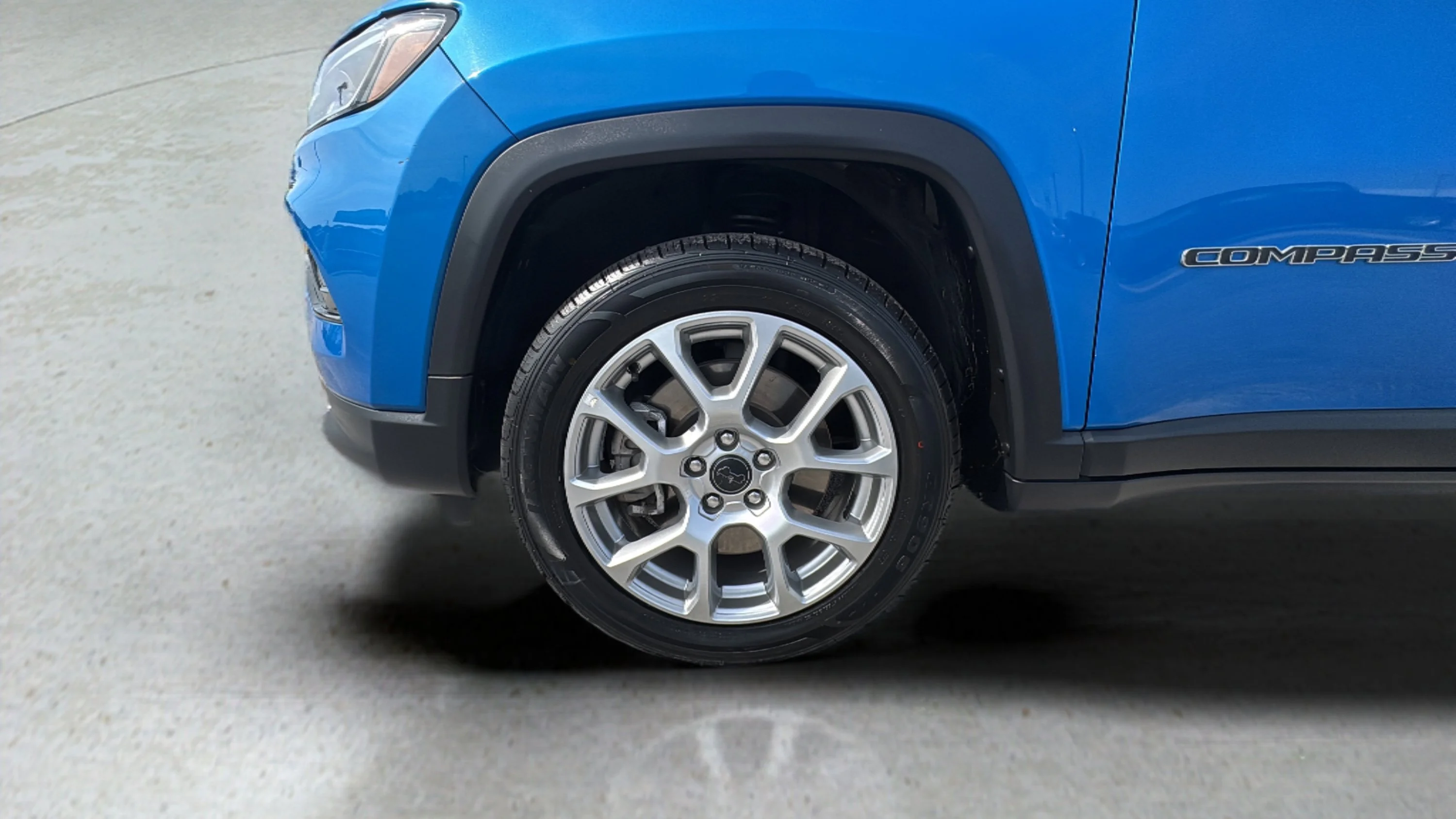Used 2025 Hydro Blue Pearlcoat Jeep Limited image 13