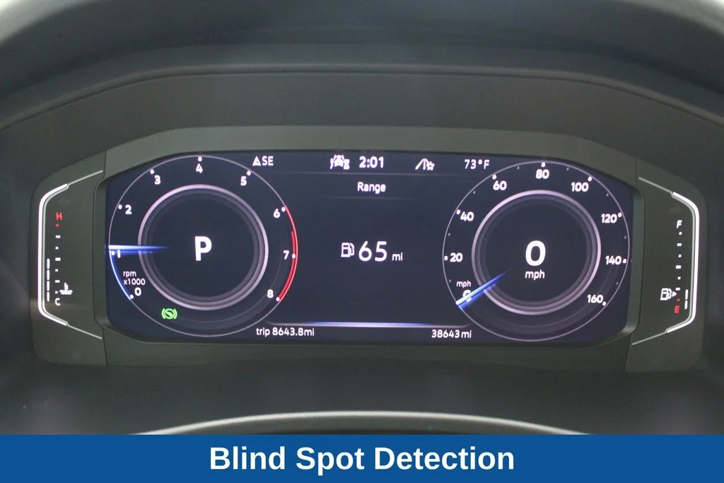 Used 2023  Volkswagen 2.0T SE w/Technology image 6
