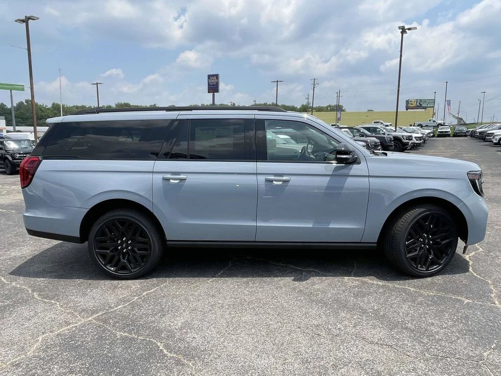 New 2027 Glacier Gray Metallic Tri-Coat Ford Platinum image 2