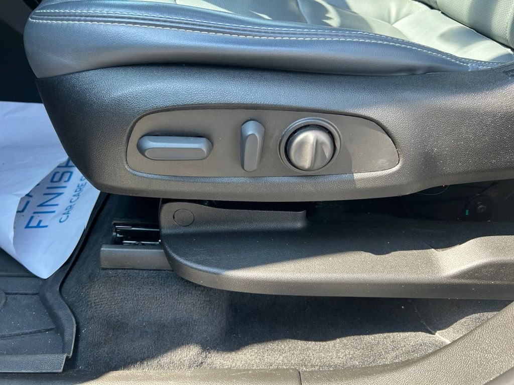 Used 2022 Silver Buick Essence image 32