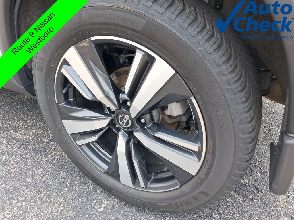 Used 2021 White Nissan SL image 10