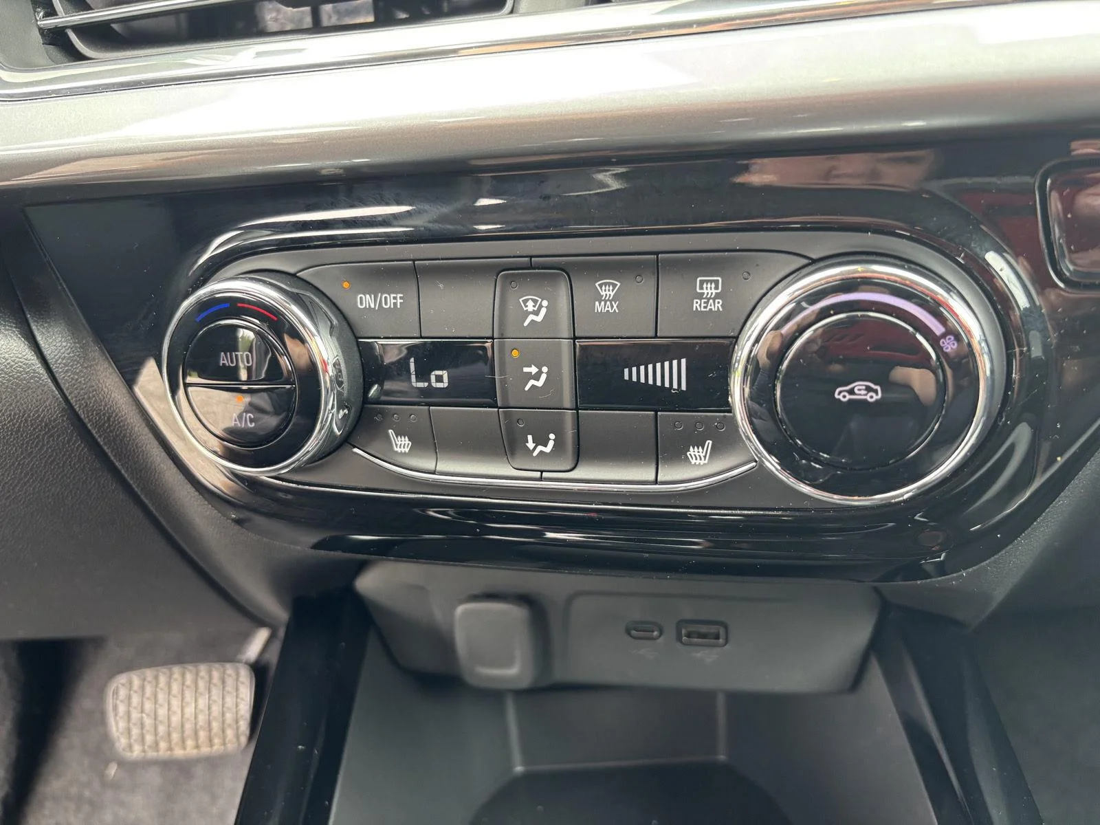 Used 2024 Crimson Metallic Chevrolet LT image 27