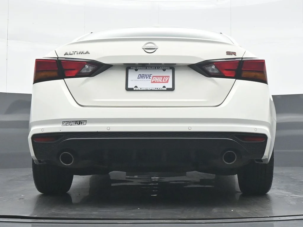 Used 2025 White Nissan 2.5 SR image 30