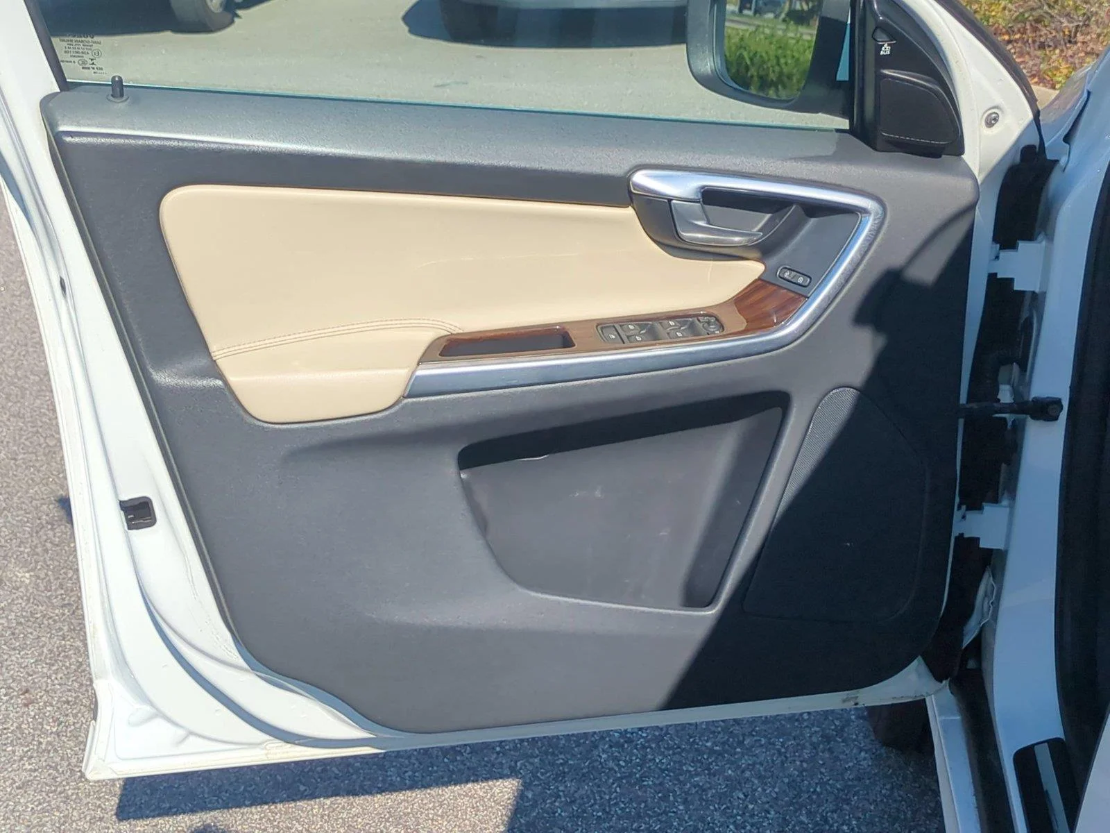 Used 2015 Ice White Volvo T5 Drive-E Premier image 14