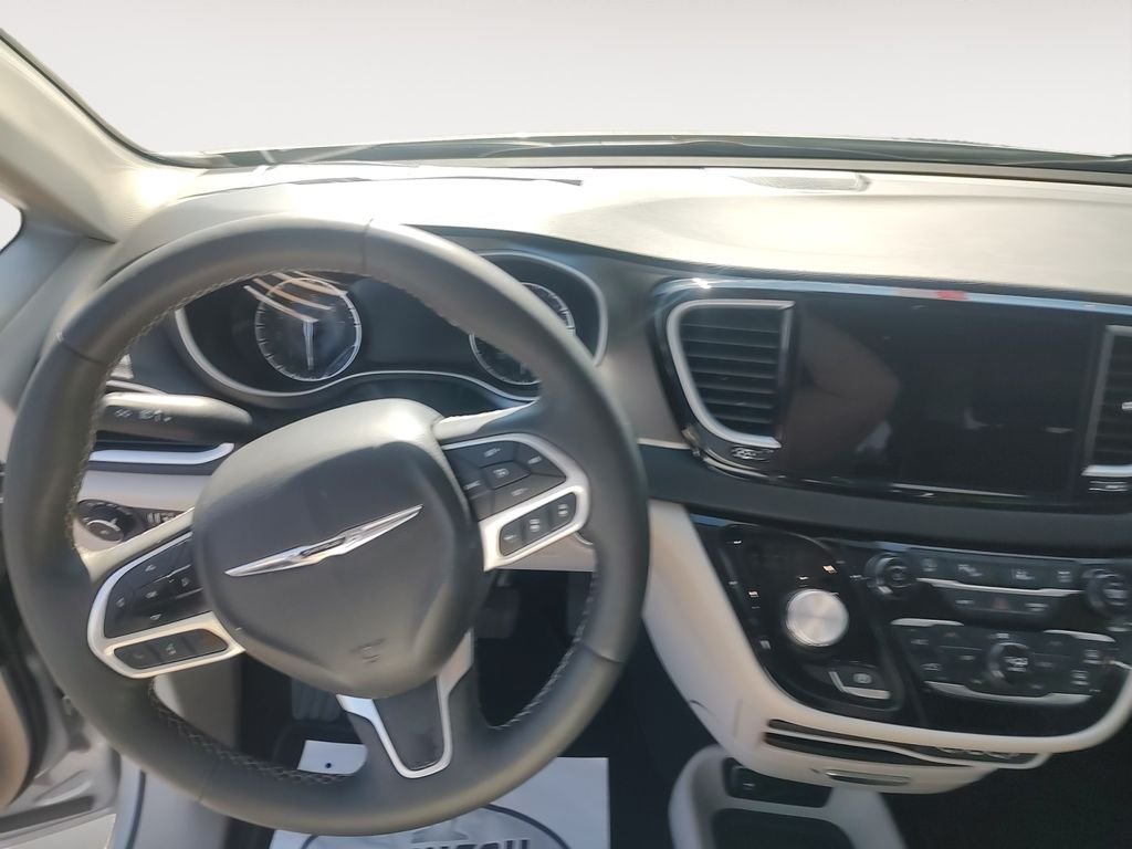 Used 2024 Silver Chrysler Touring L image 10