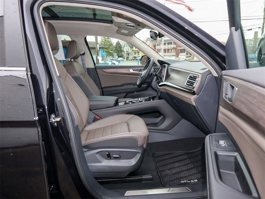 New 2026 Black Volkswagen 2.0T SEL image 32