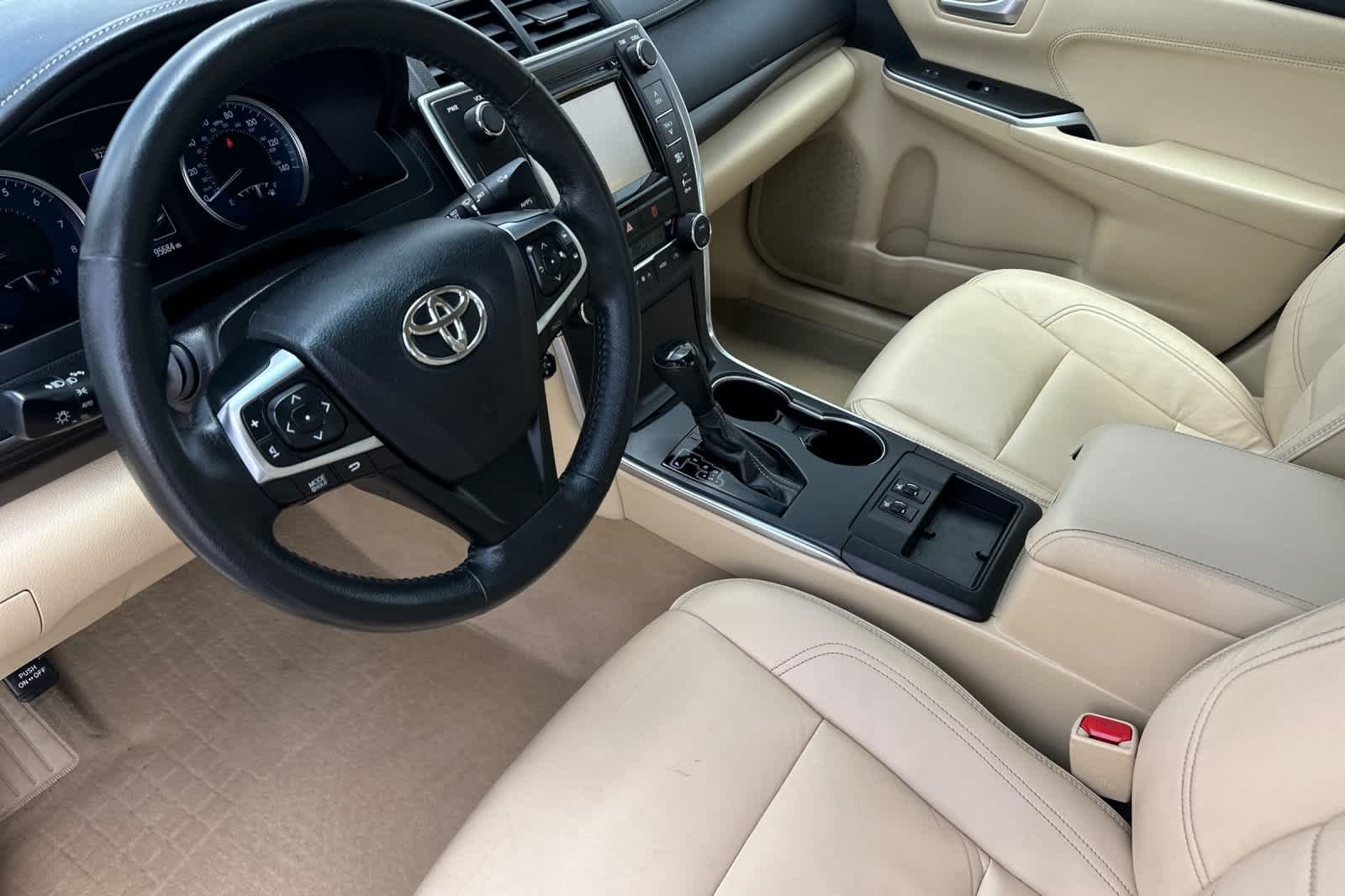 Used 2015 Blizzard Pearl Toyota XLE image 10