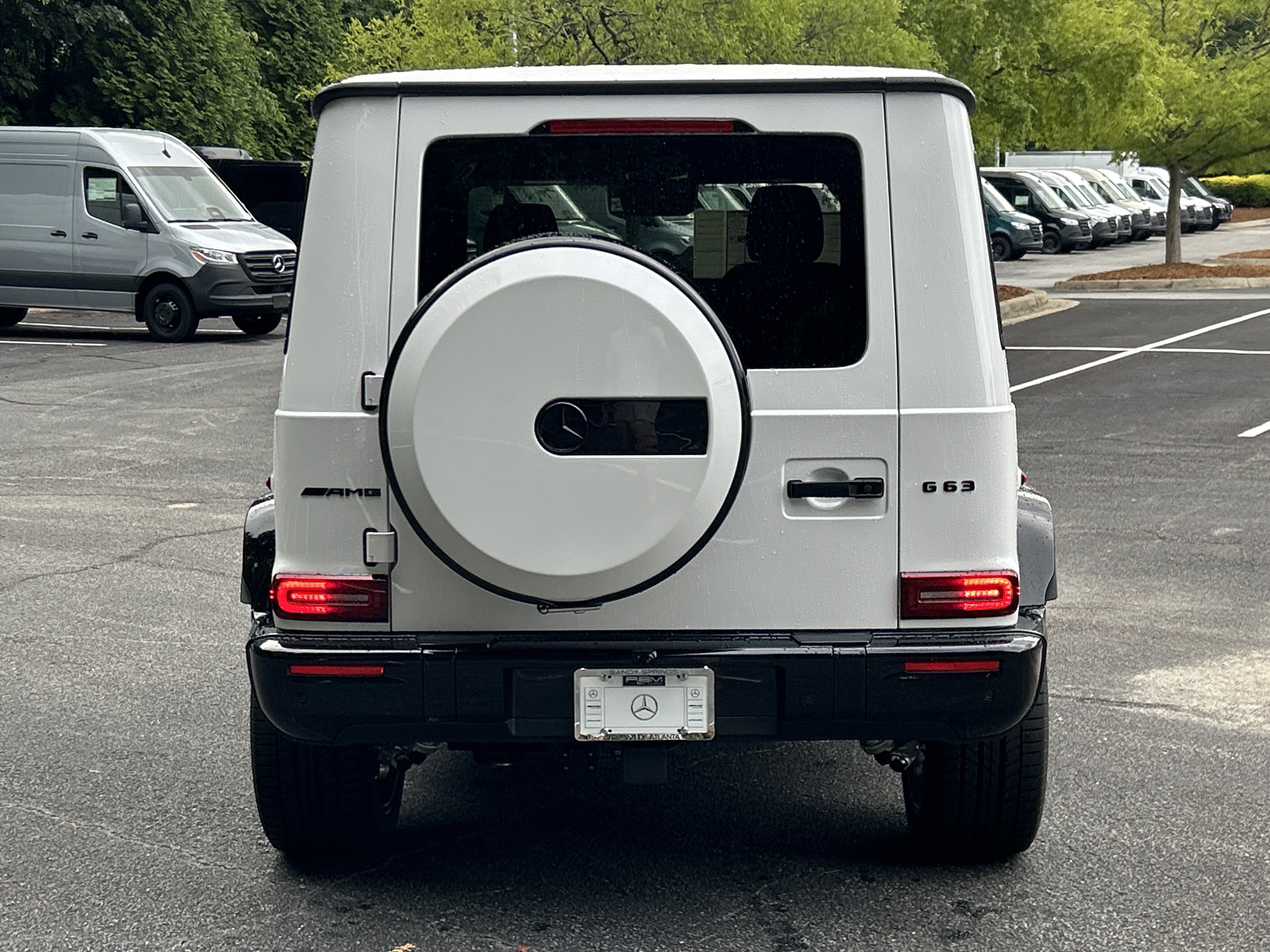 New 2027 MANUFAKTUR Moonlight White Metallic Mercedes-Benz AMG® G 63 SUV image 7
