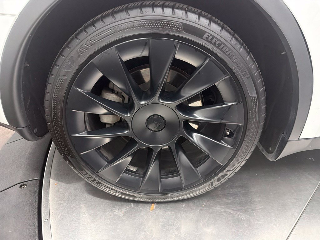 Used 2023 White Tesla Long Range image 10