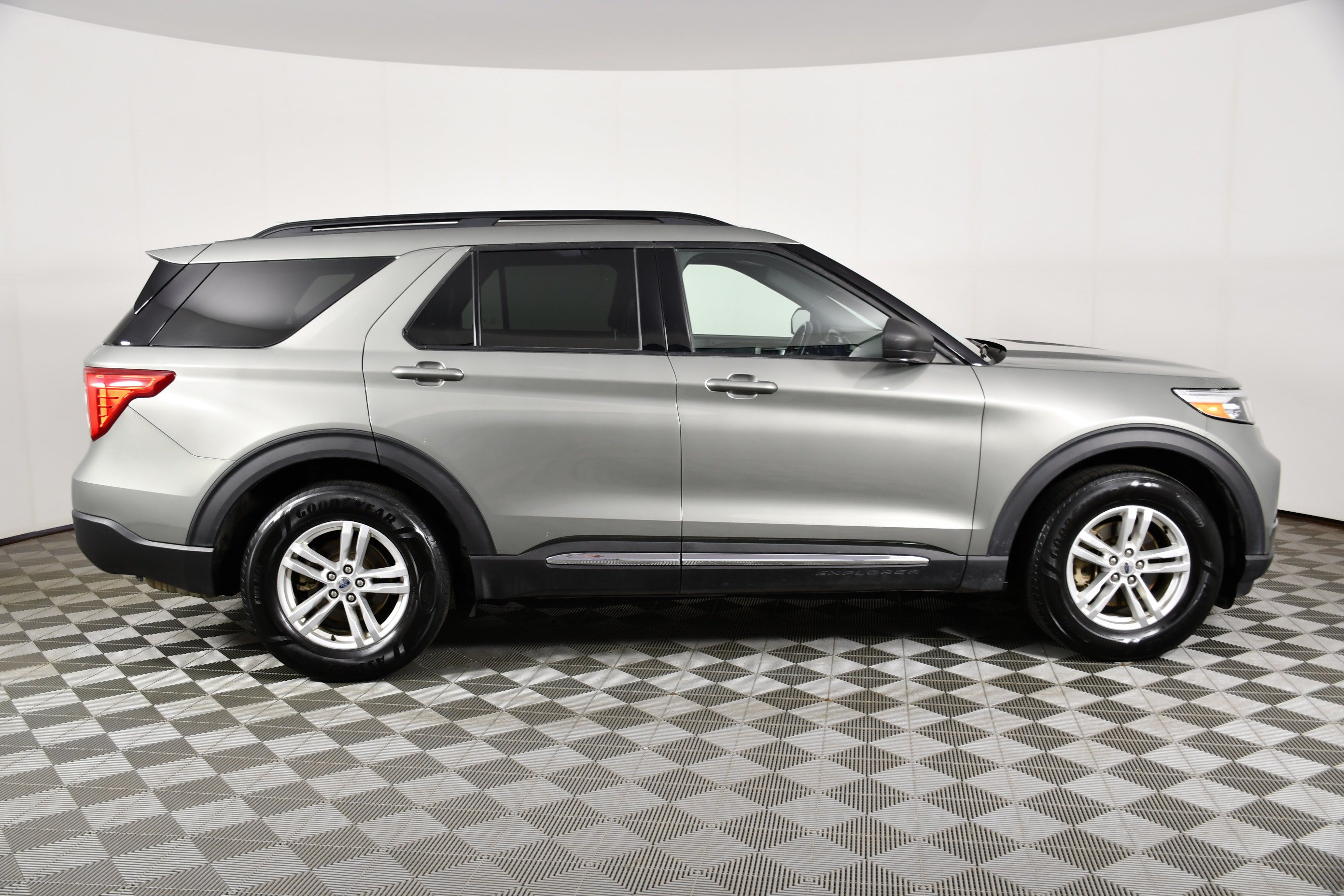 Used 2020 Silver Spruce Metallic Ford XLT image 5