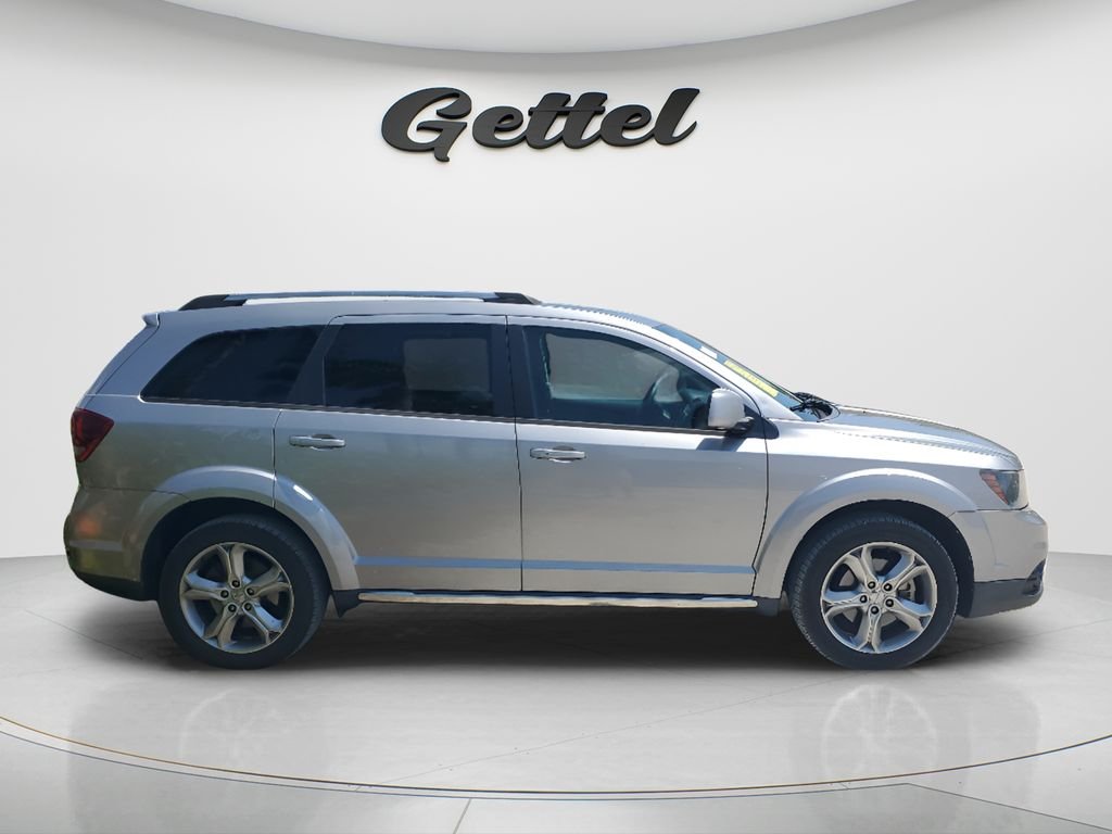 Used 2017 Silver Dodge Crossroad image 4