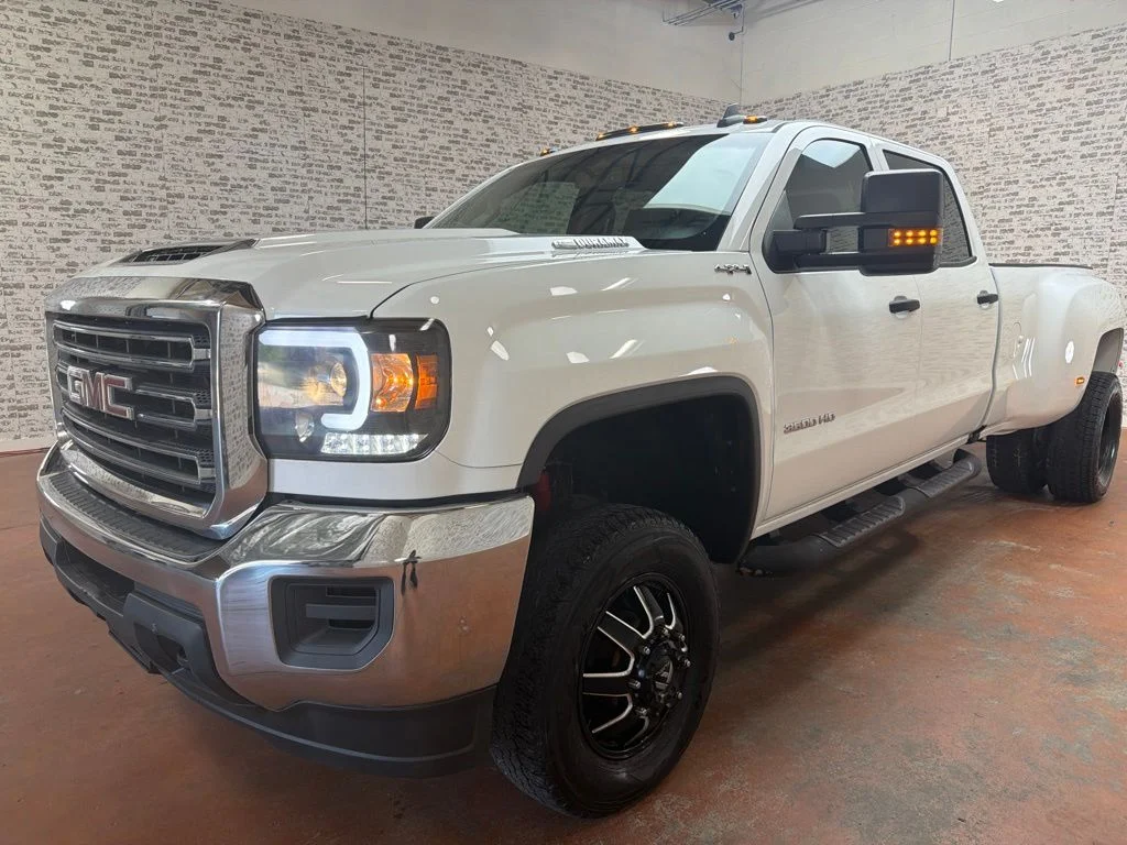 Used 2018 Summit White GMC Base image 3