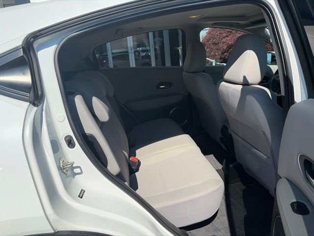 Used 2018 White Honda EX image 13