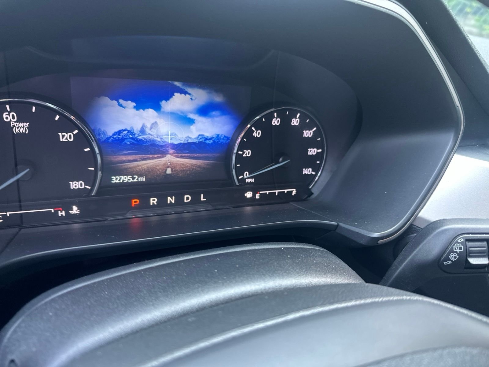Used 2022 White Ford SE image 3