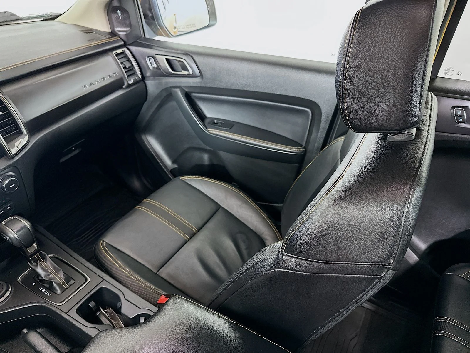 Used 2022 Orange Ford Lariat image 22