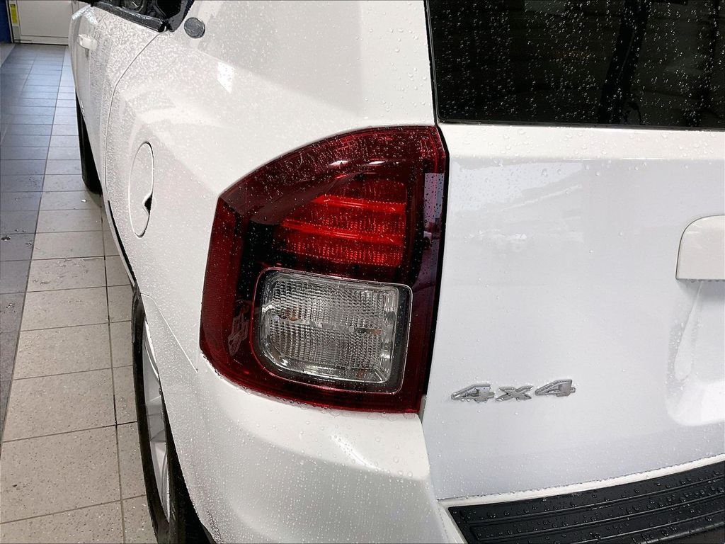 Used 2017 White Jeep Latitude image 32