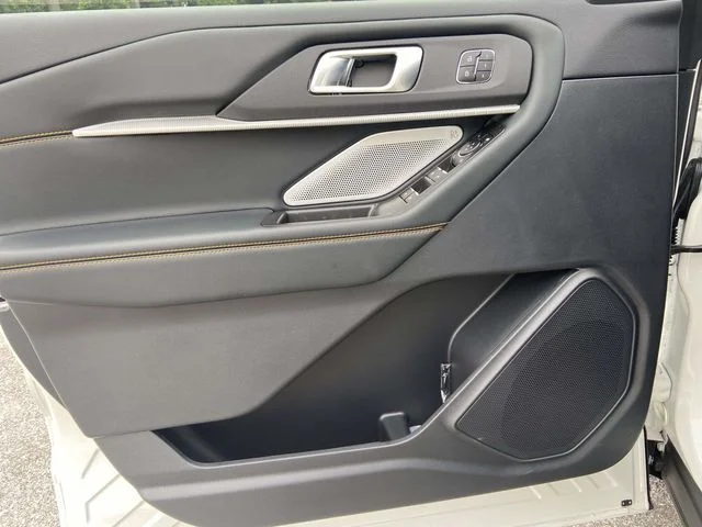 New 2026 White Ford Tremor image 16