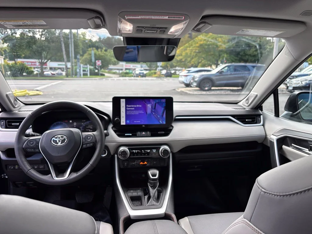 Used 2023  Toyota Limited image 20