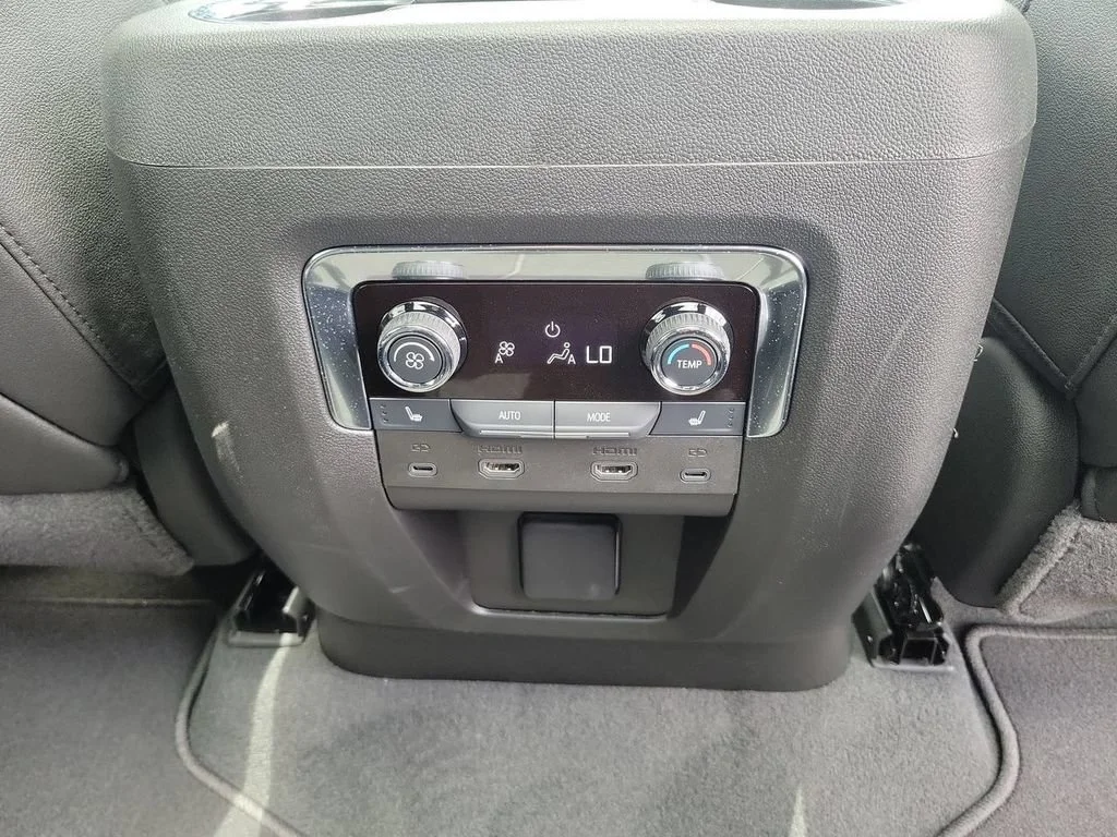 New 2026 Polar White Tricoat Chevrolet Premier image 22