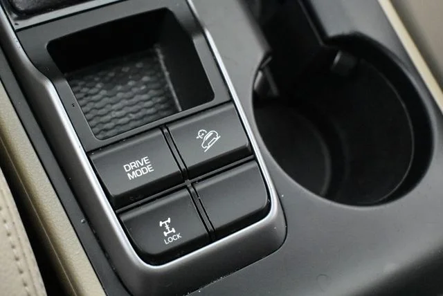 Used 2017 Black Hyundai SE Plus image 44