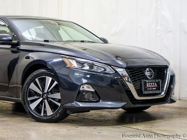 Used 2019 Blue Nissan 2.5 SV image 6