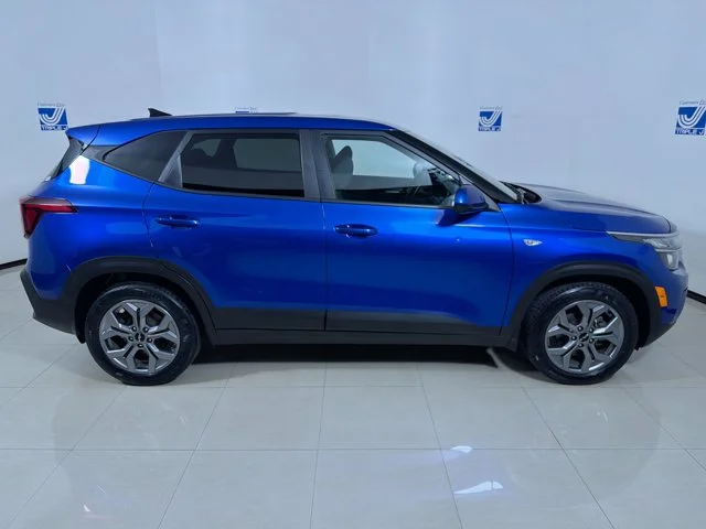 Used 2024 NEPTUNE_BLUE Kia LX image 9