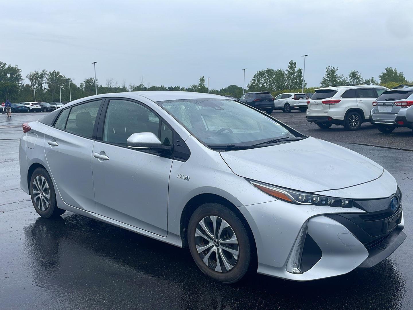 Used 2020 Classic Silver Metallic Toyota XLE image 12
