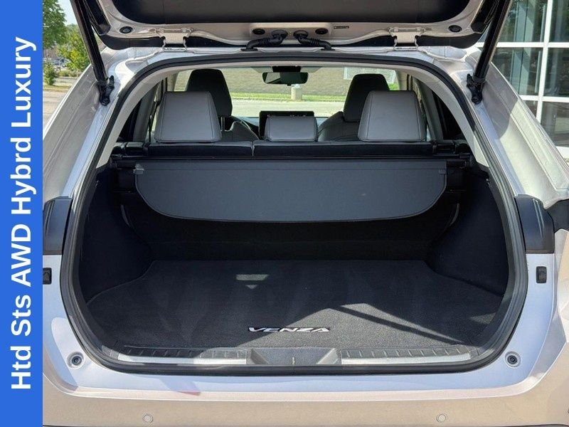 Used 2021 Titanium Toyota XLE image 9