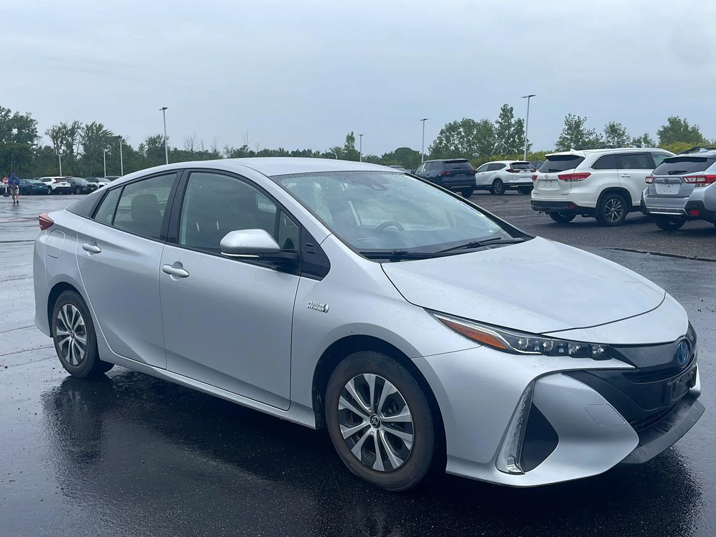 Used 2020 Classic Silver Metallic Toyota XLE image 12