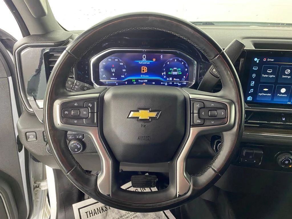 Used 2024 Summit White Chevrolet LT image 16