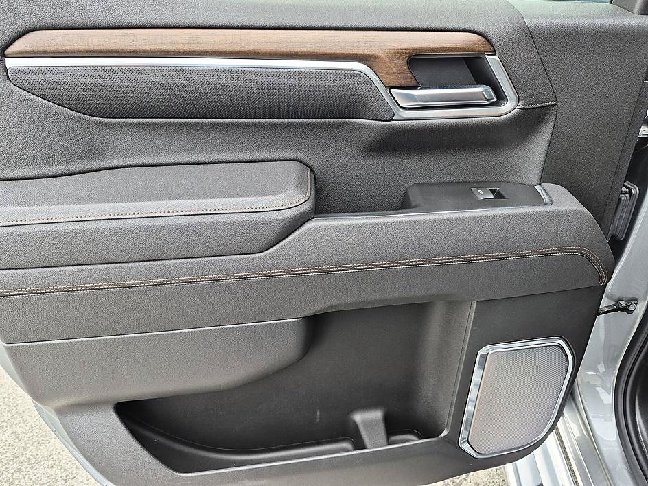 Used 2025 Sterling Gray Metallic Chevrolet High Country image 29
