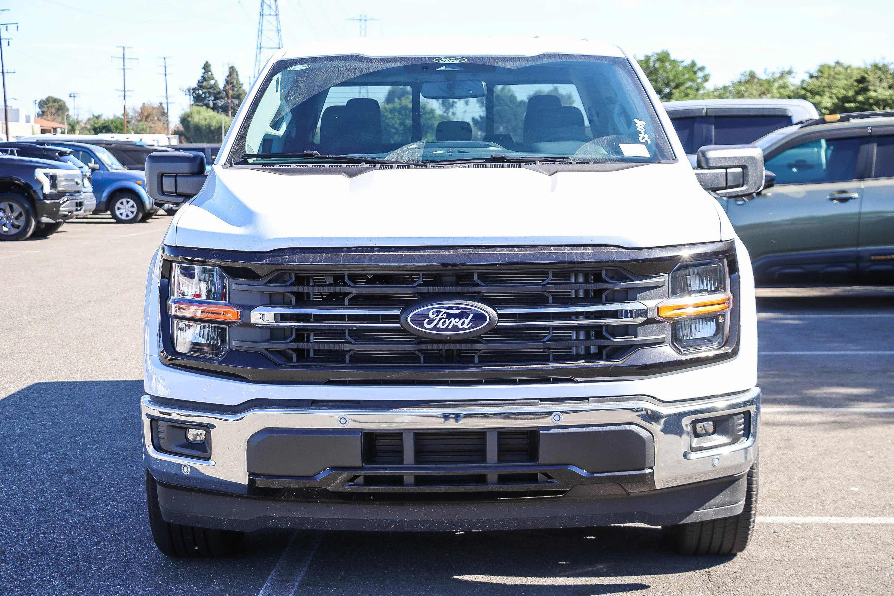 New 2026 Oxford White Ford XLT image 2