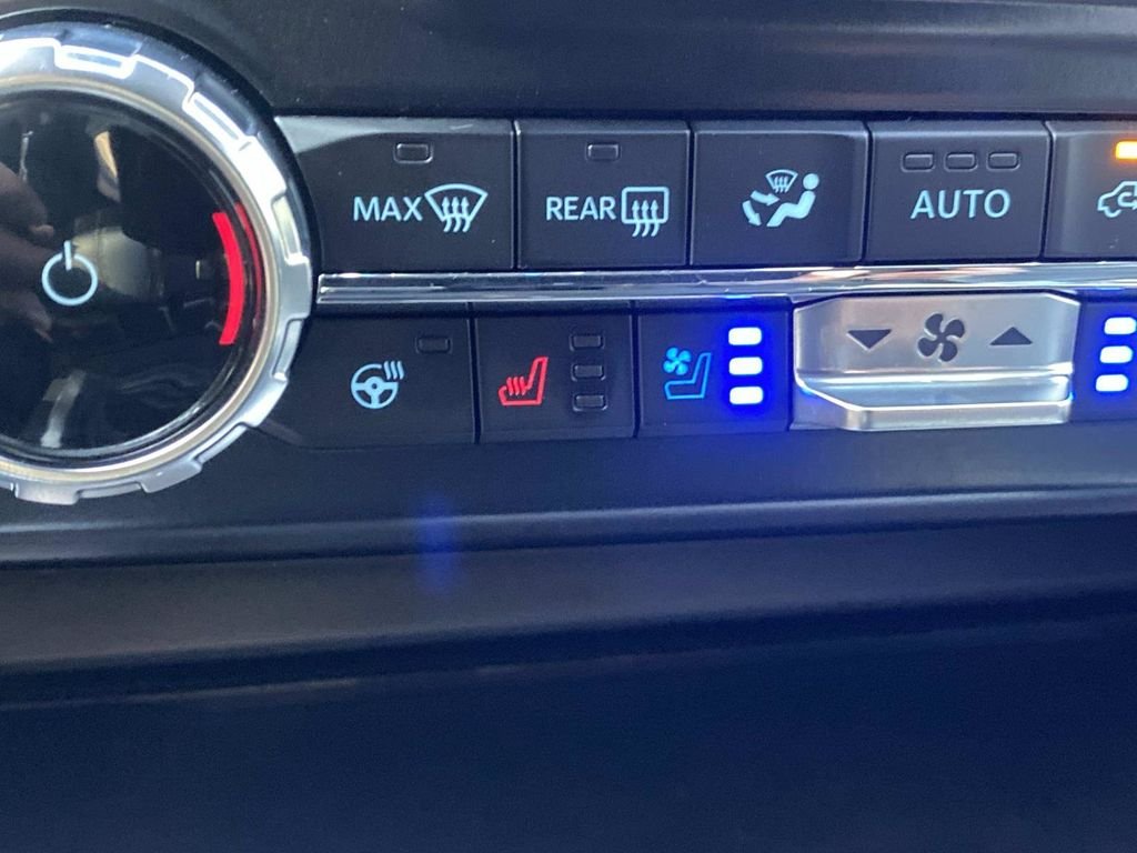 Used 2023 Agate Black Metallic Ford Lariat image 31