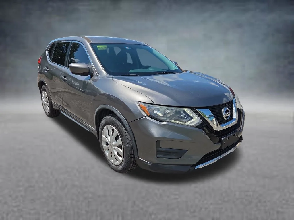 Used 2017 Gray Nissan S image 3