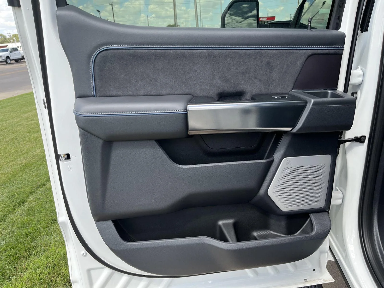 New 2026 Star White Metallic Tri-Coat Ford F-350® Platinum® image 9