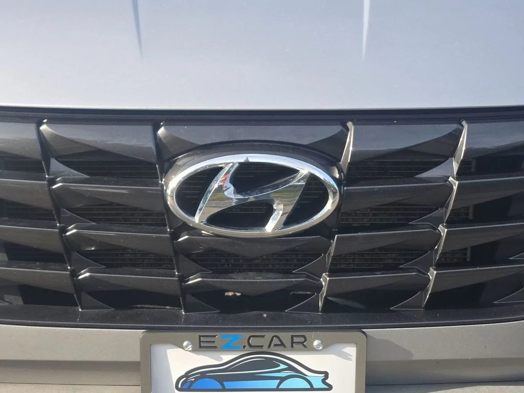 Used 2022 Shimmering Silver Hyundai SE image 18