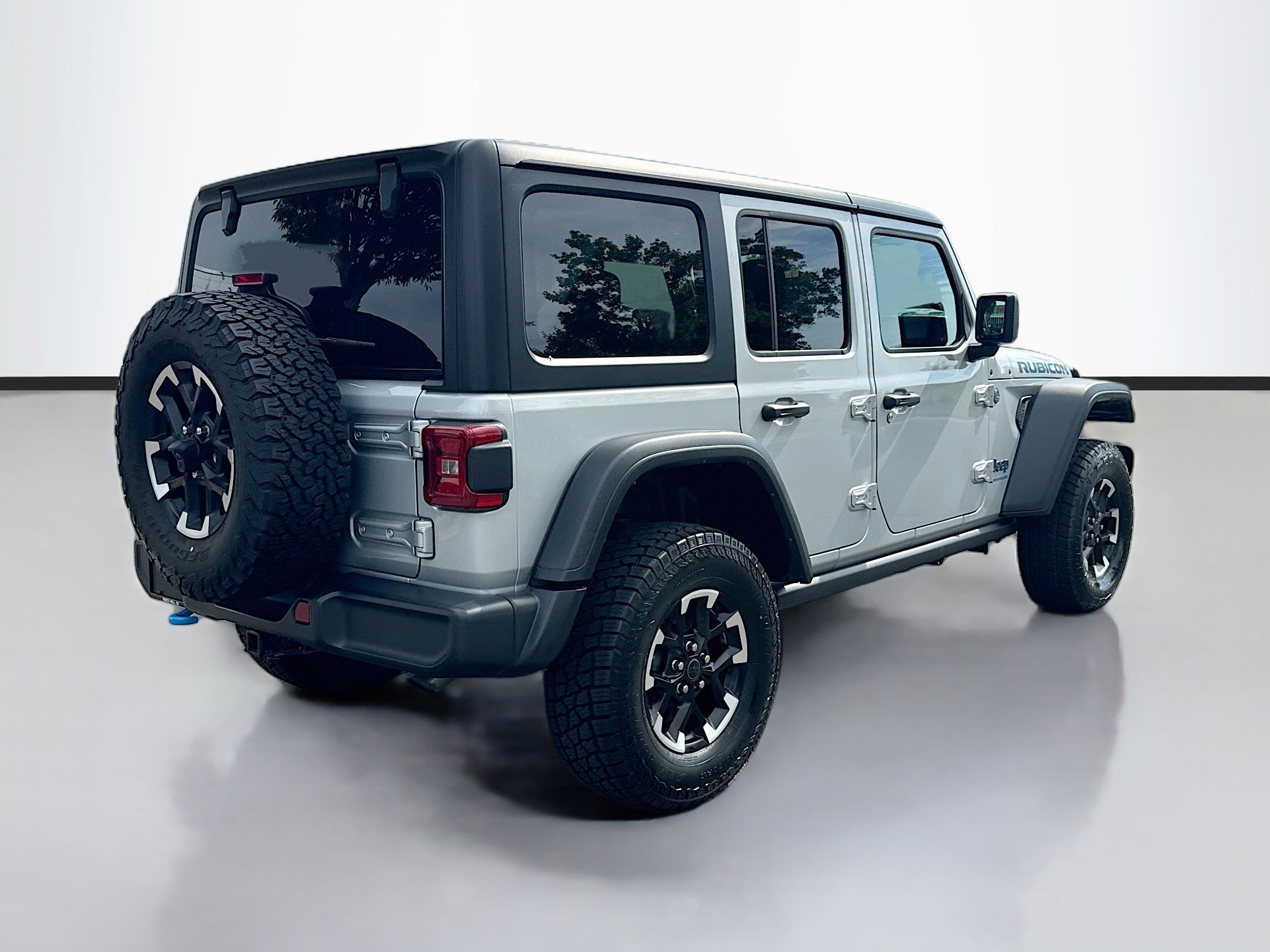 Certified Used 2024 Silver Zynith Clearcoat Jeep Rubicon image 7