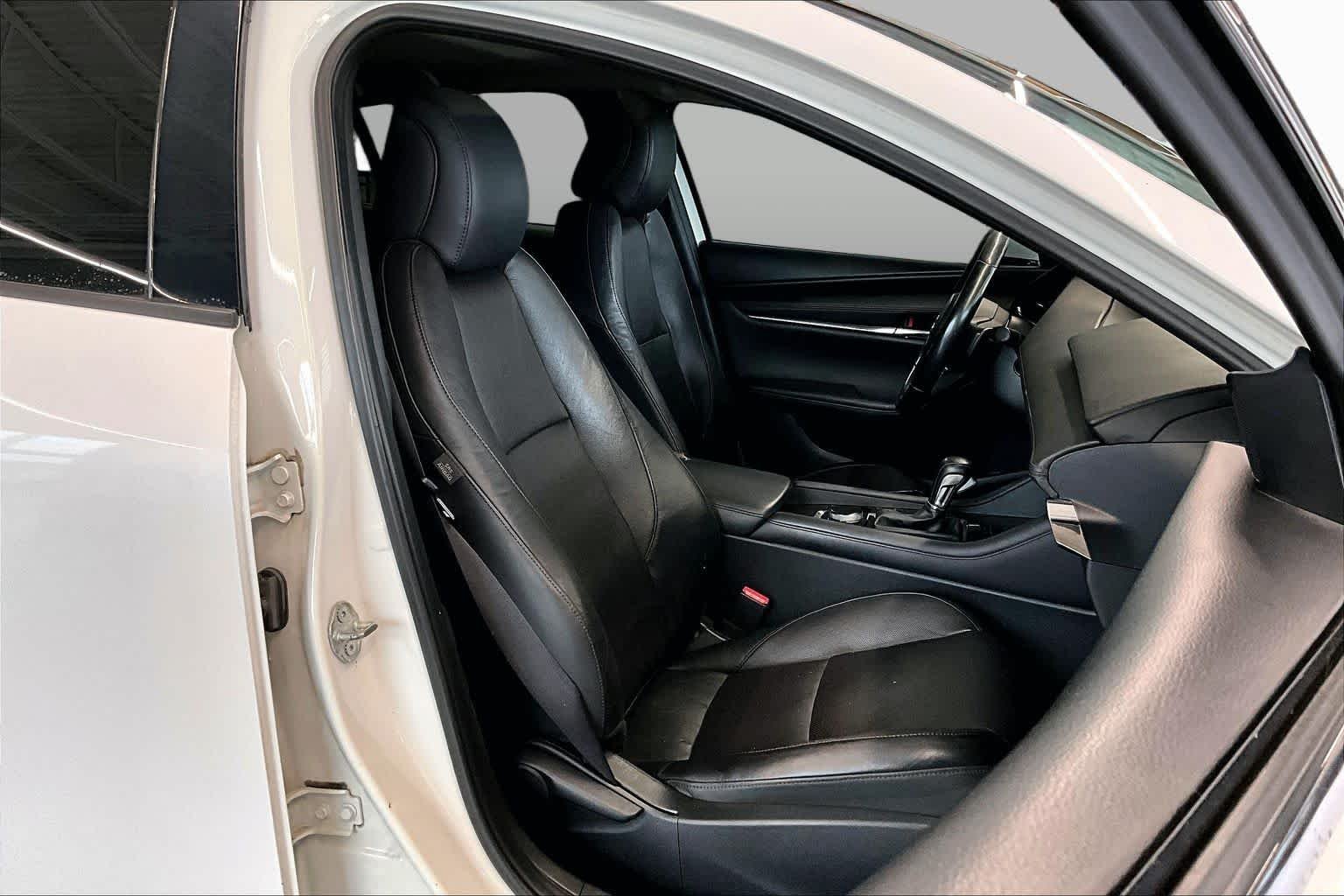 Used 2019 Snowflake White Pearl Mica Mazda w/Premium Pkg image 9