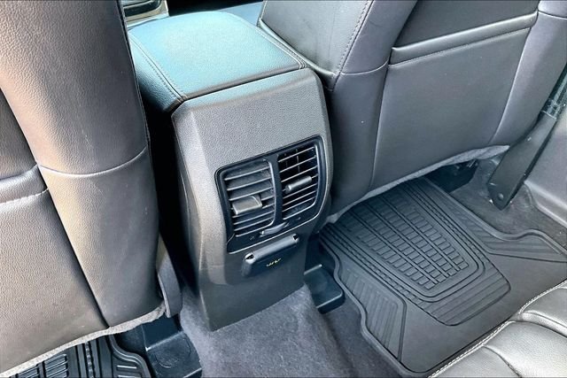 Used 2016 White Ford Titanium image 25