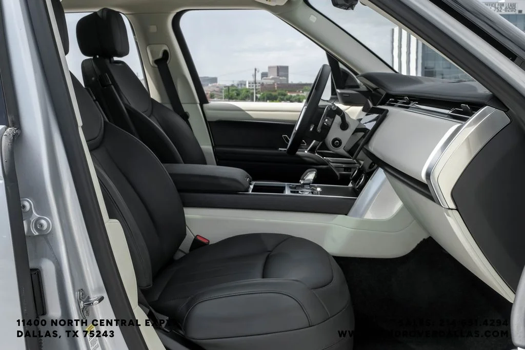 Used 2023 Silver Land Rover SE image 32