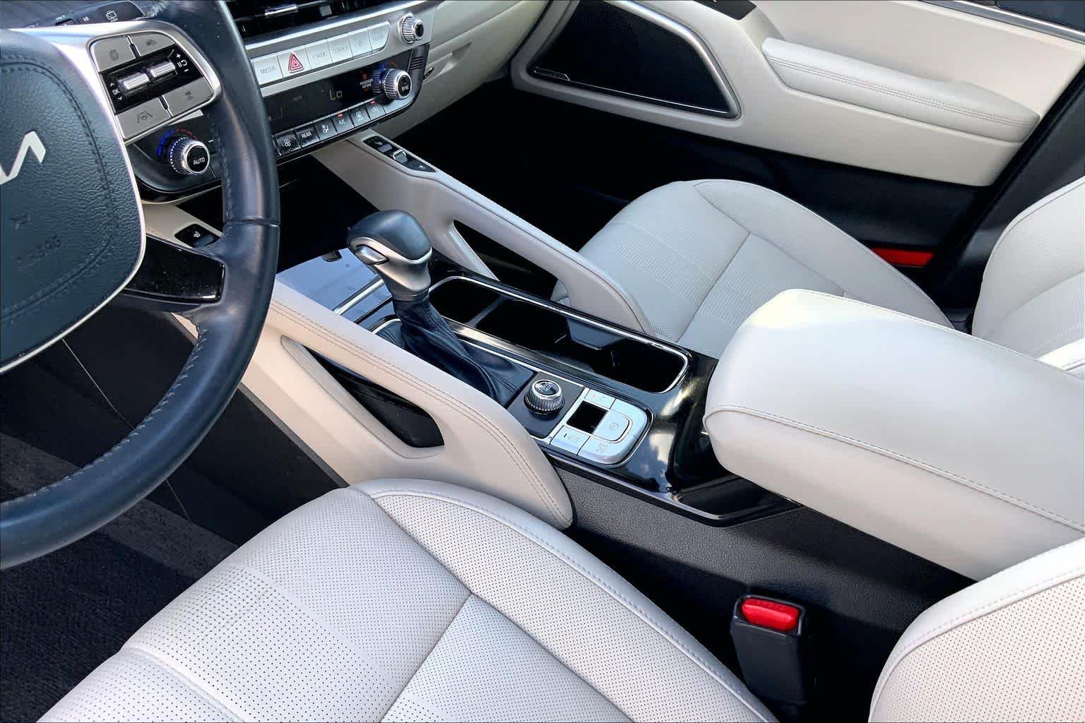 Used 2024 Glacial White Pearl Kia EX image 16