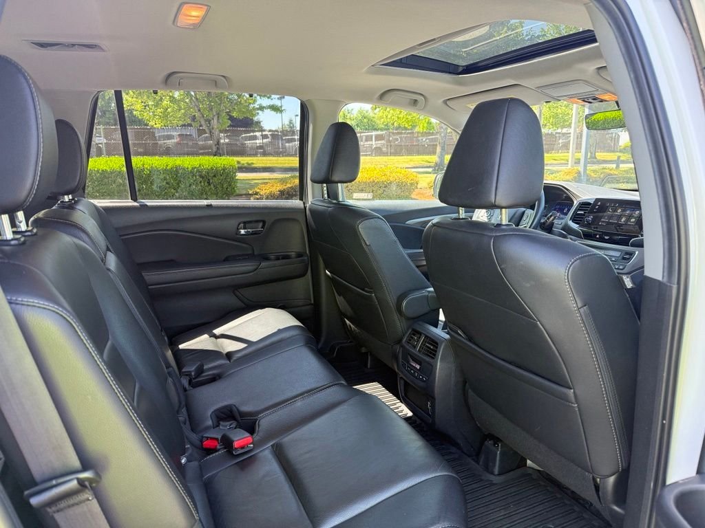 Used 2019 White Diamond Pearl Honda EX-L image 23