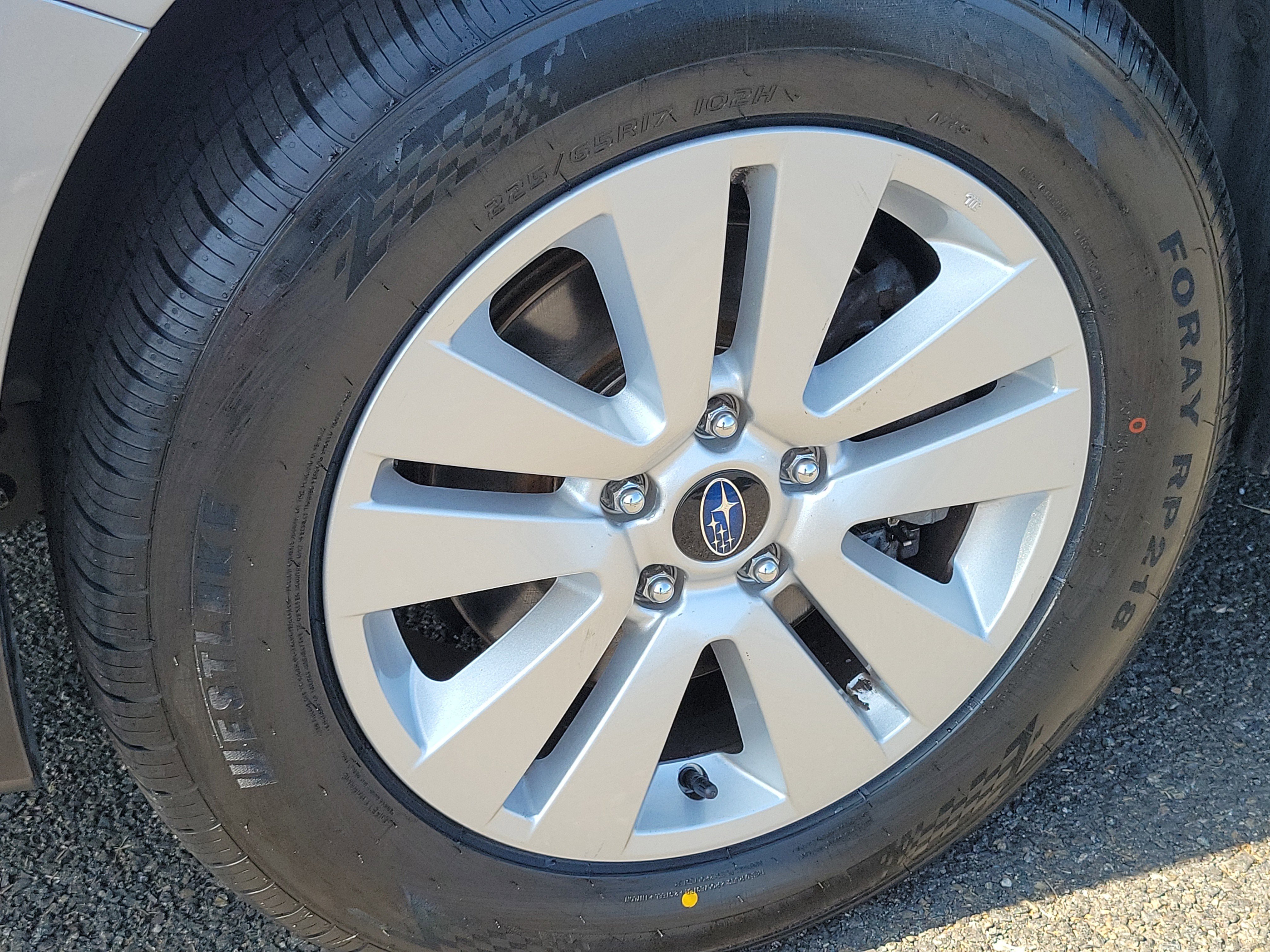 Used 2018 Ice Silver Metallic Subaru  image 7