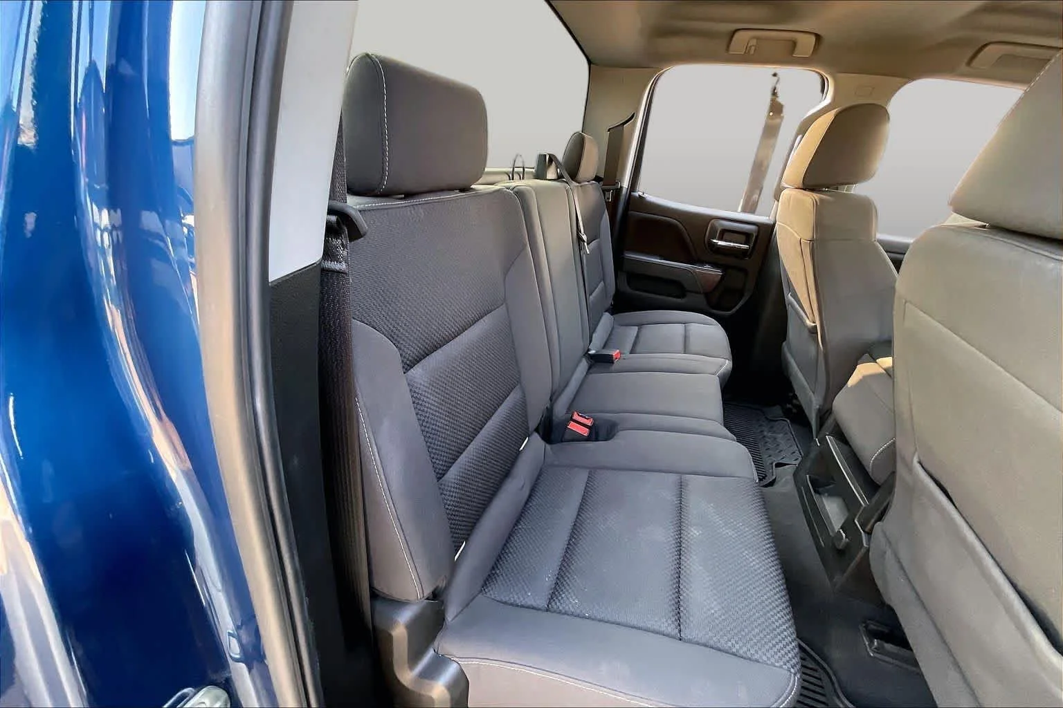Used 2019 Stone Blue Metallic GMC SLE image 18