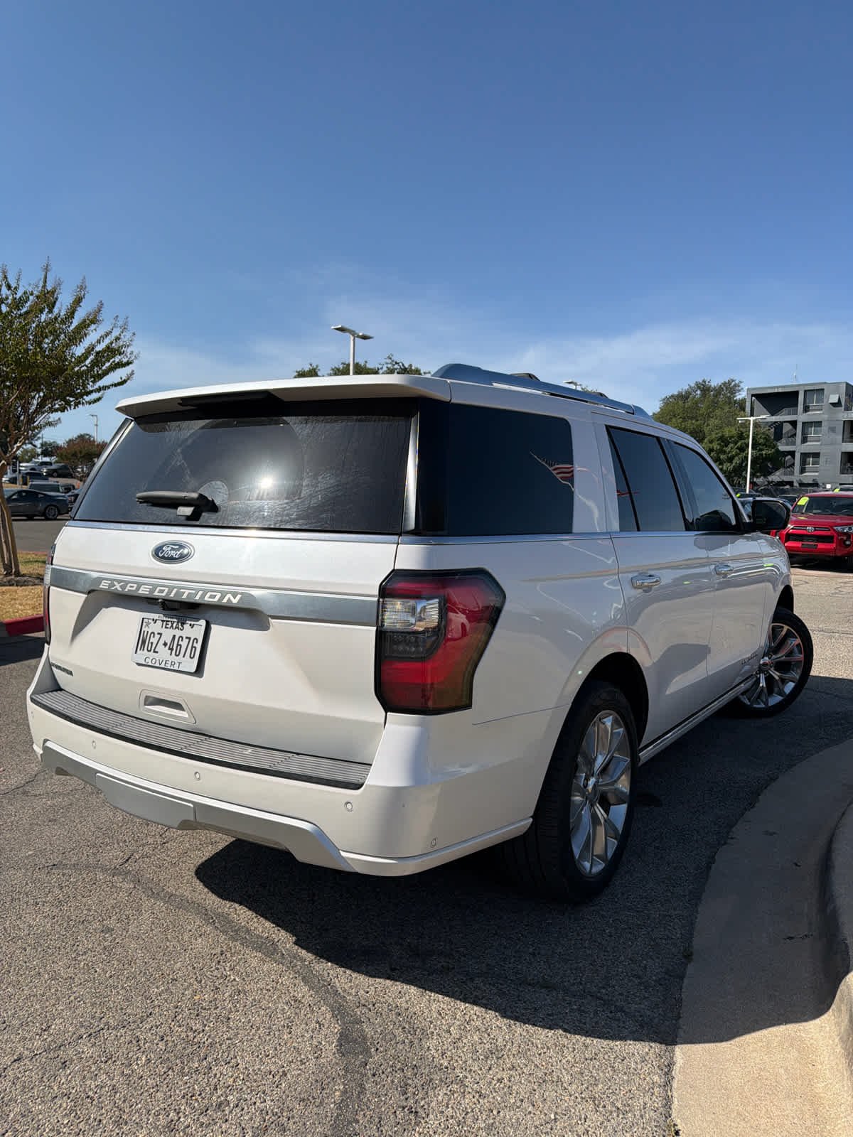Used 2018 White Platinum Metallic Tri-Coat Ford Platinum image 5