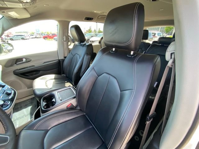 Used 2023 Bright White Clearcoat Chrysler Touring L image 12