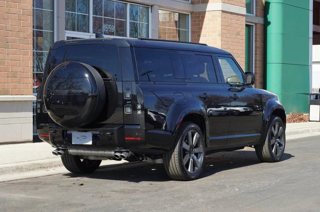 New 2026 Santorini Black Land Rover V8 image 7