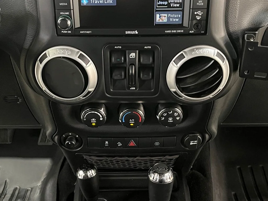 Used 2015 Silver Jeep Unlimited Rubicon image 23