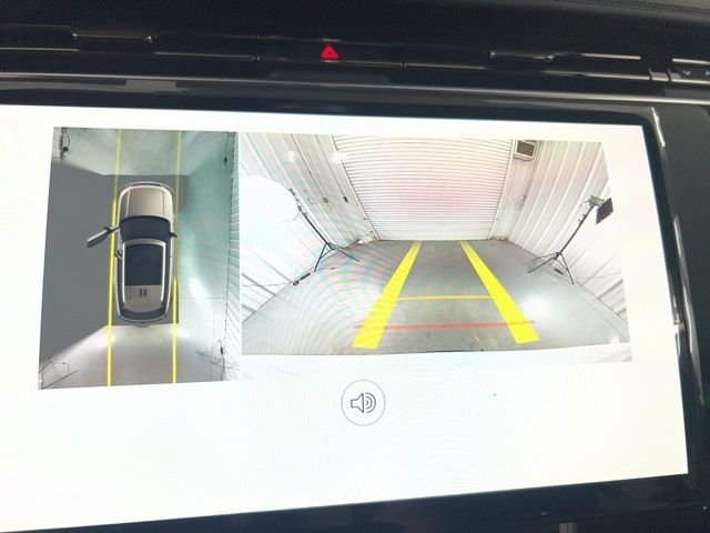 Certified Used 2025 Fuji White Land Rover SE image 29